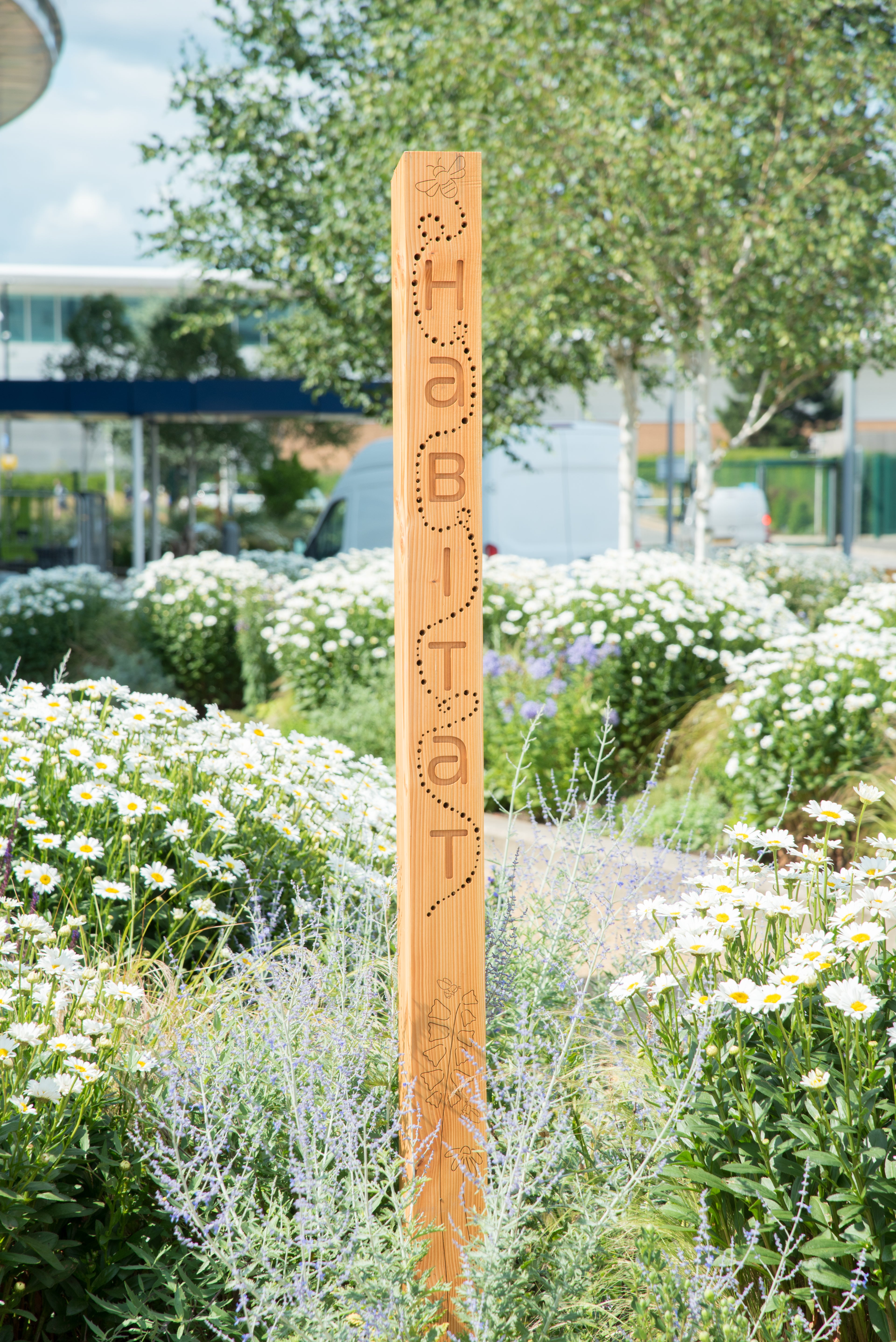 Large Bee Post